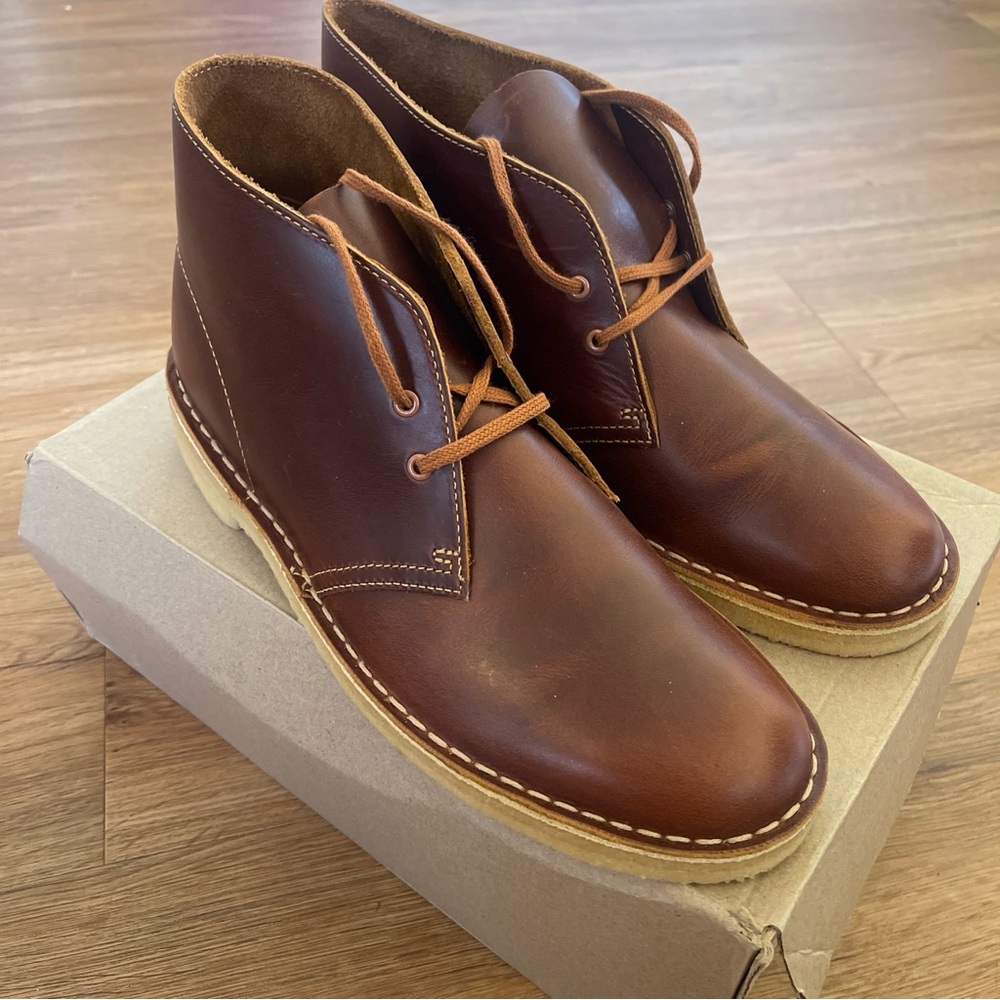 Clarks Brown Chukka leather Boots size 8.5- new